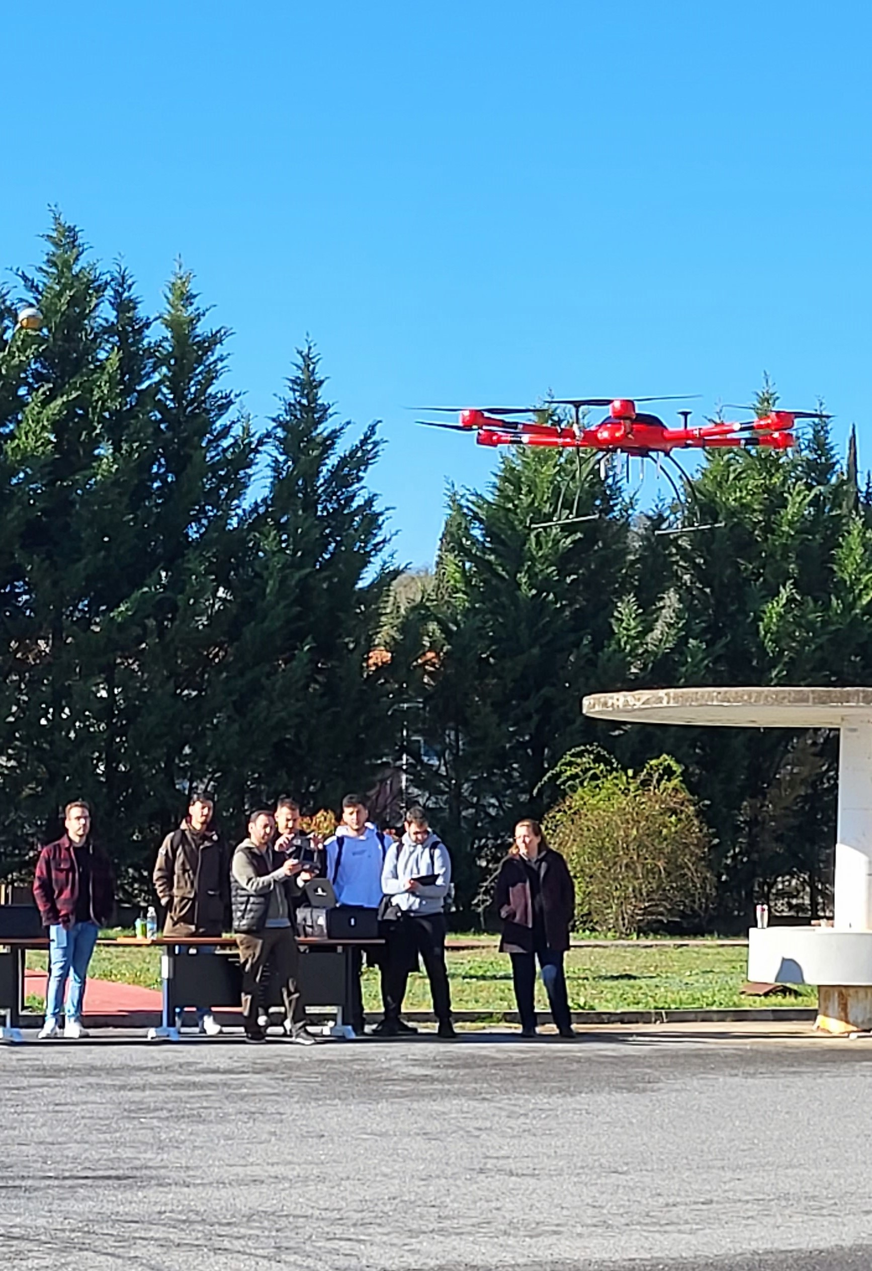 Πρώτες πιλοτικές πτήσεις των δύο νέων εξακόπτερων drones του εργαστηρίου